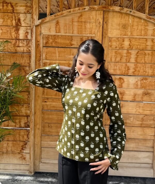 WhatsApp Image 2026-05-26 at 3.56.26 PM (11) Women's Henna Printed Cotton Short Kurti