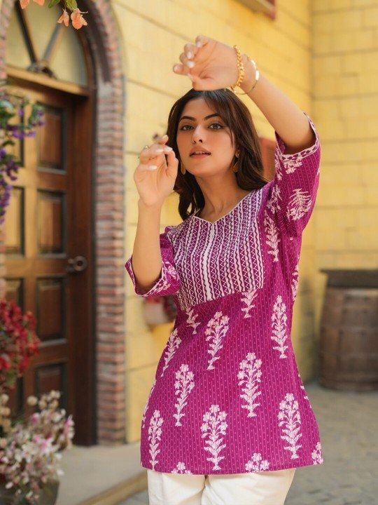 Women's Pink Printed Short Kurti