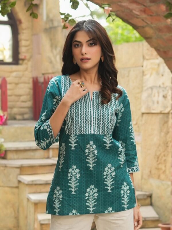 WhatsApp Image 2026-05-26 at 4.00.31 PM (1) Women's Green White Printed Short Kurti